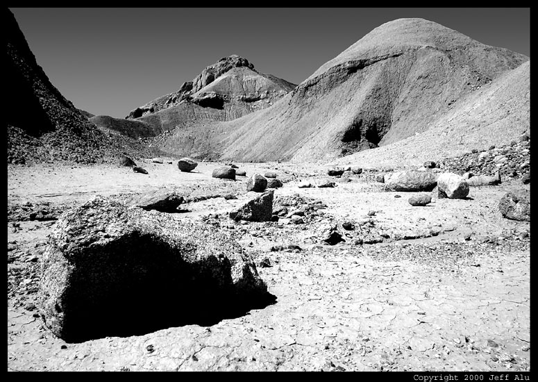 Martianlandscape.jpg (152844 bytes)