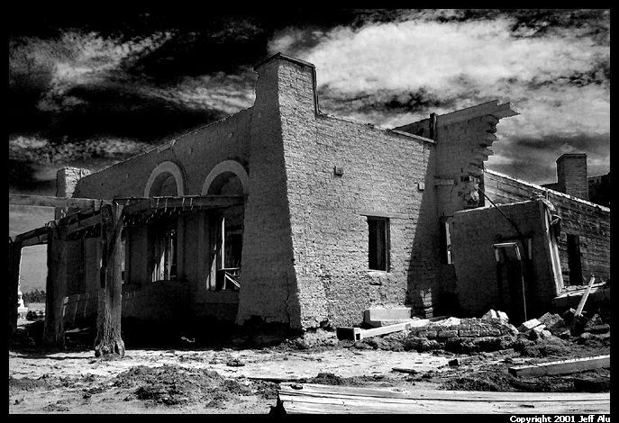 Spirithouse.jpg (91600 bytes)